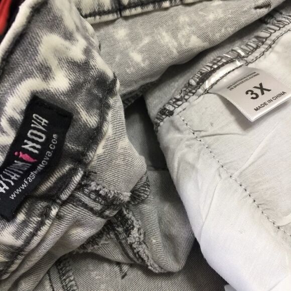 Fashion Nova Plus size Cloudy Sky’s Jeans - Picture 4 of 6